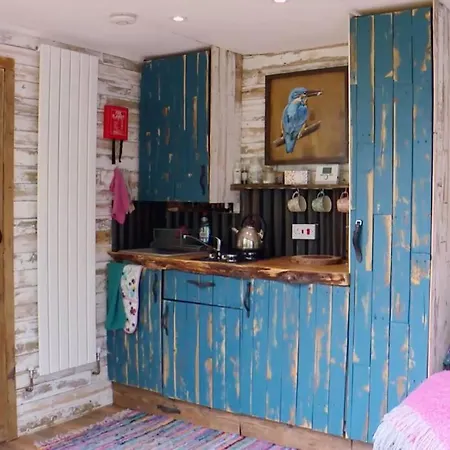 Apple Crate In The Orchard- Cozy Hideaway