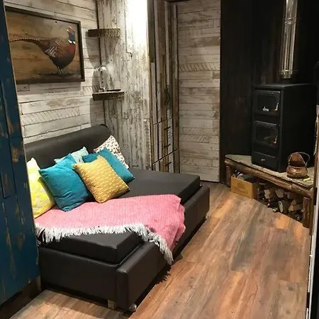 Apple Crate In The Orchard- Cozy Hideaway *